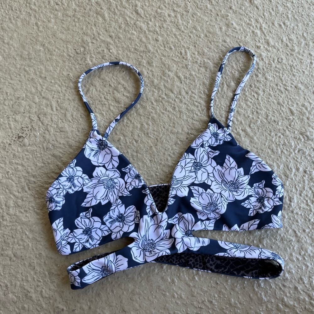 🌊ACACIA BLUE TOP SIZE MEDIUM🌊